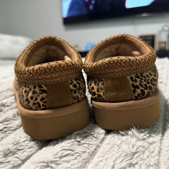 UGG Tasman Slipper Leopard - Picture 7 of 9